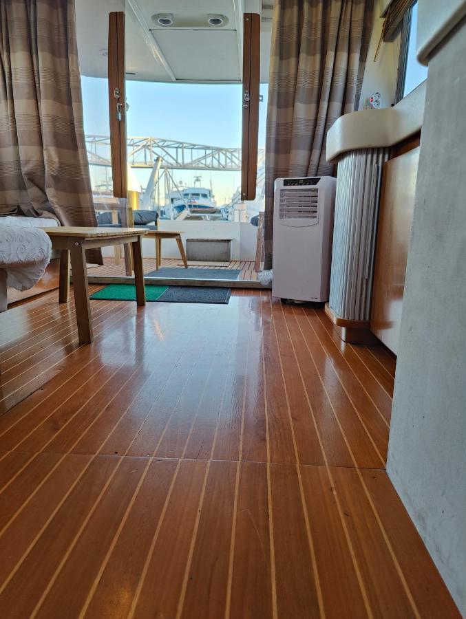 Voyager Hotel Sant Adria de Besos Bagian luar foto