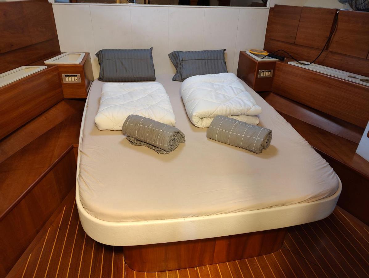 Voyager Hotel Sant Adria de Besos Bagian luar foto